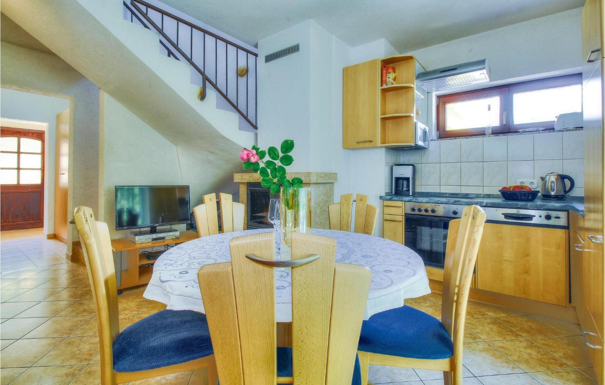 Amazing home in Buje with 3 Bedrooms, WiFi&Outdoor swimming pool Zewnętrze zdjęcie